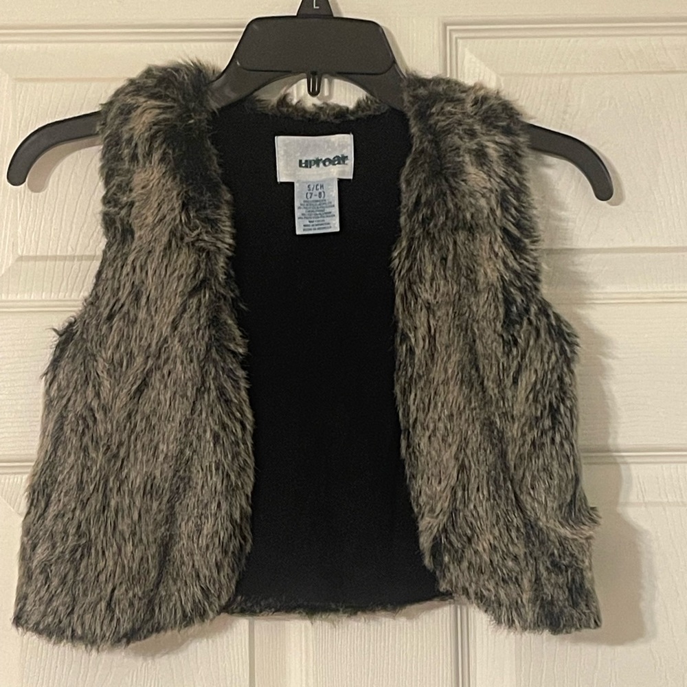 Faux Fur Vest- size 7/8- like new